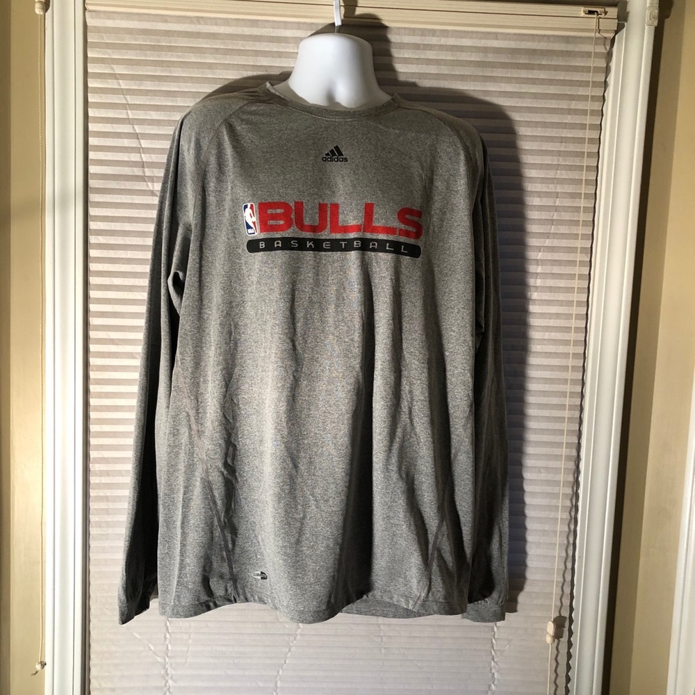 Adidas Men’s Bulls Basketball Athletic Tee